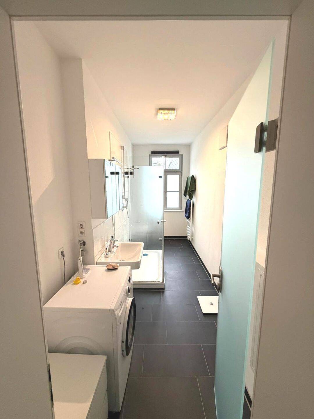 Exklusive 2 Zimmer Wohnung im 2 OG mit Balkon und Keller in Zentraler Lage in Fürth (WE 8) – Fürth – Vorschaubild 2