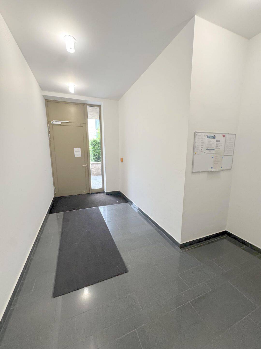 Großzügige Vier-Zimmer-Wohnung mit Küche, Stellplatz und Loggia am Stadtwerder – Bremen – Vorschaubild 6