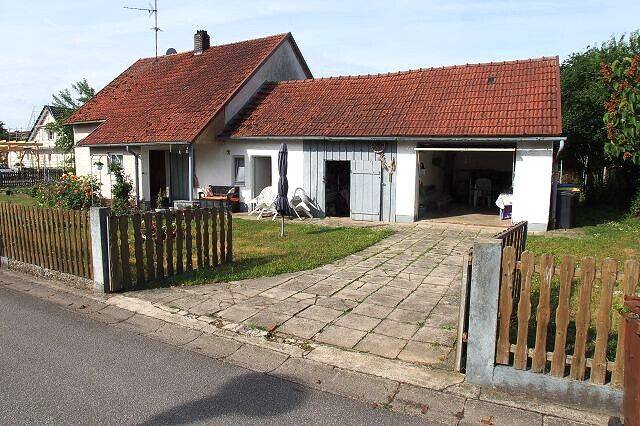 Einfamilienhaus mit ebenerdigem Grundstück in ruhiger Wohnlage der Marktgemeinde Wallersdorf – Wallersdorf – Vorschaubild 2