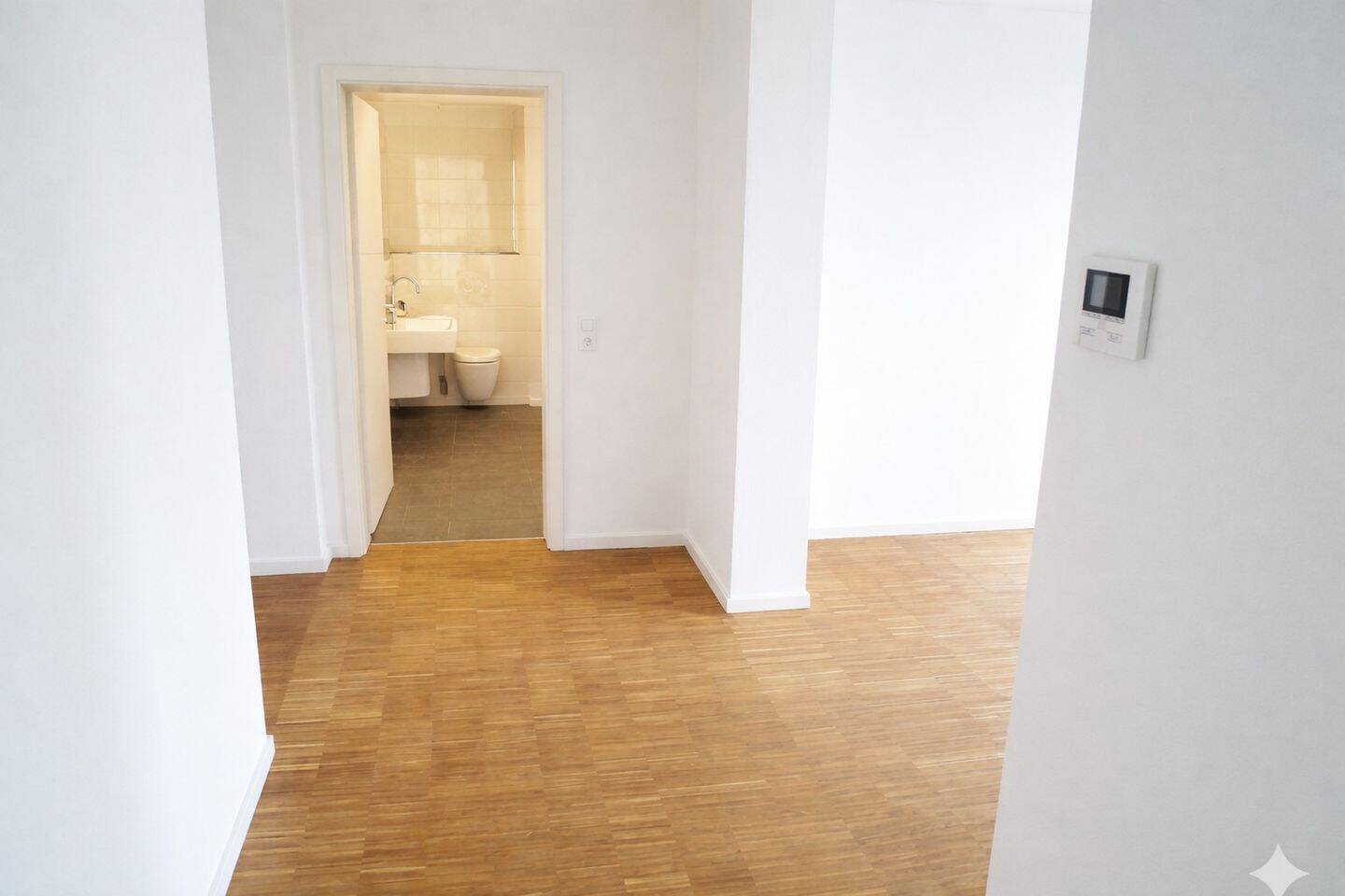 Helle 4-Zimmer-Wohnung mit Terrasse & Innenhof-Stellplatz im Zentrum – Darmstadt – Vorschaubild 6