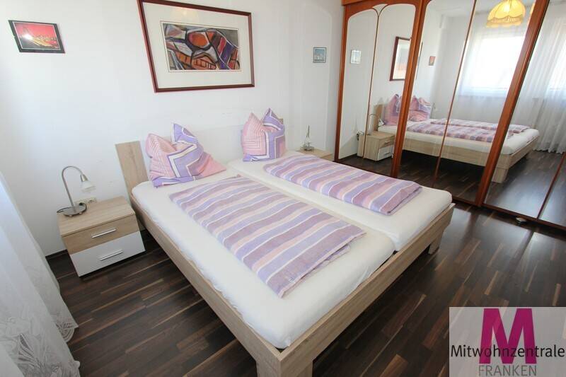 Helle, stilvoll möblierte 2,5-Zimmer-Wohnung mit lichtdurchfluteter Loggia und Duplexparker in Nürnberg inkl. NK Fernwärme – Nürnberg – Vorschaubild 3