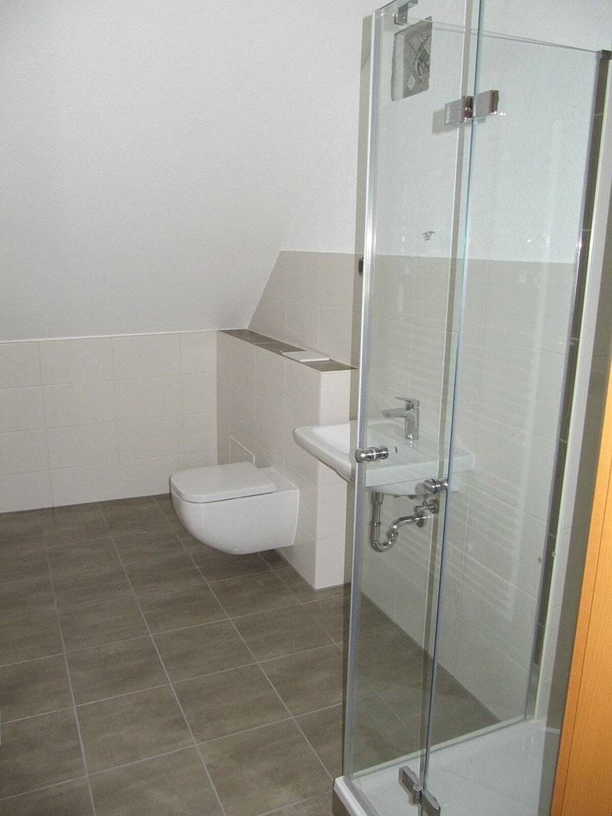 Schöne Dachgeschoss-Wohnung in bester Citylage – 8209 Auerbach – Bild 1 von 9