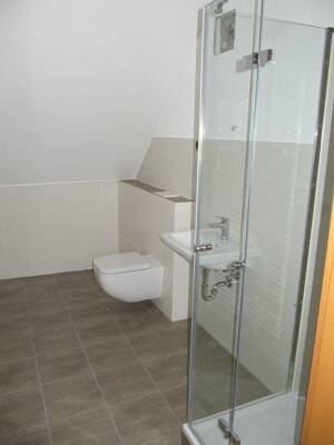 Schöne Dachgeschoss-Wohnung in bester Citylage – 8209 Auerbach – Vorschaubild 1