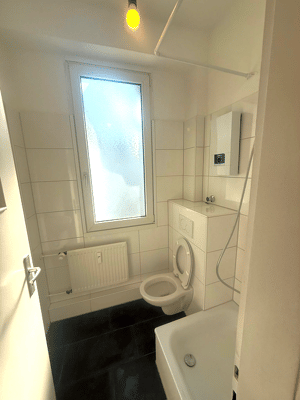 Mitten in der Essener Innenstadt - helle 2-Zimmer-Wohnung mit Tageslichtbad – 45127 Essen – Vorschaubild 4