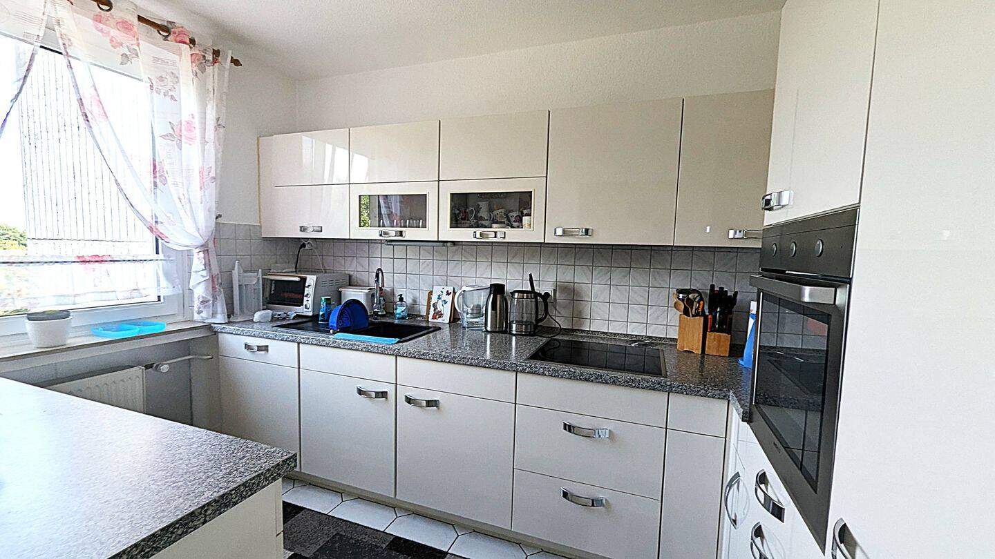 Charmante Eigentumswohnung in gepflegtem Mehrfamilienhaus mit idealer Raumaufteilung, Garage und Keller – Bremen – Vorschaubild 2