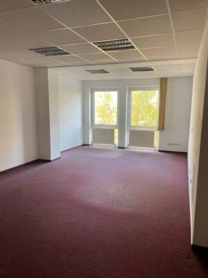 GROßZÜGIGE BÜROFLÄCHEN IN CHEMNITZER INNENSTADT IN MODERNISIERTEM GEWERBEOBJEKT – 9111 Chemnitz – Vorschaubild 4