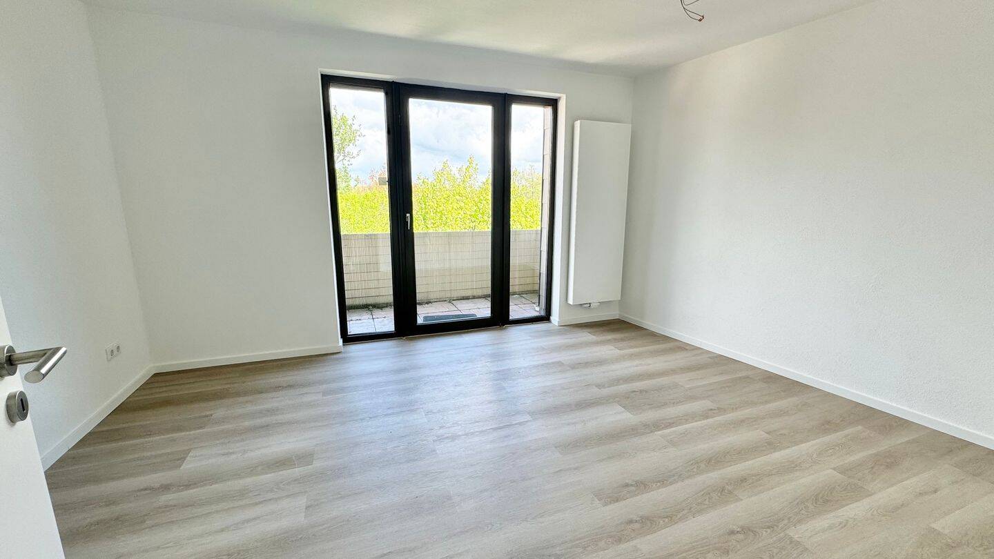 Nähe Wöhrder Wiese ! Renovierte, helle 3-ZW 83 m², Laminat, Balkon zu Pegnitz, 5. OG mit Aufzug – Nürnberg – Vorschaubild 4