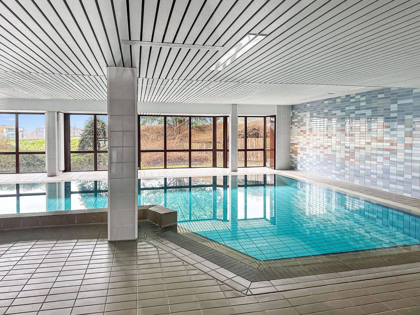 Gepflegte Eigentumswohnung mit Loggia, Stellplatz, Schwimmbad und Sauna in Travemünde