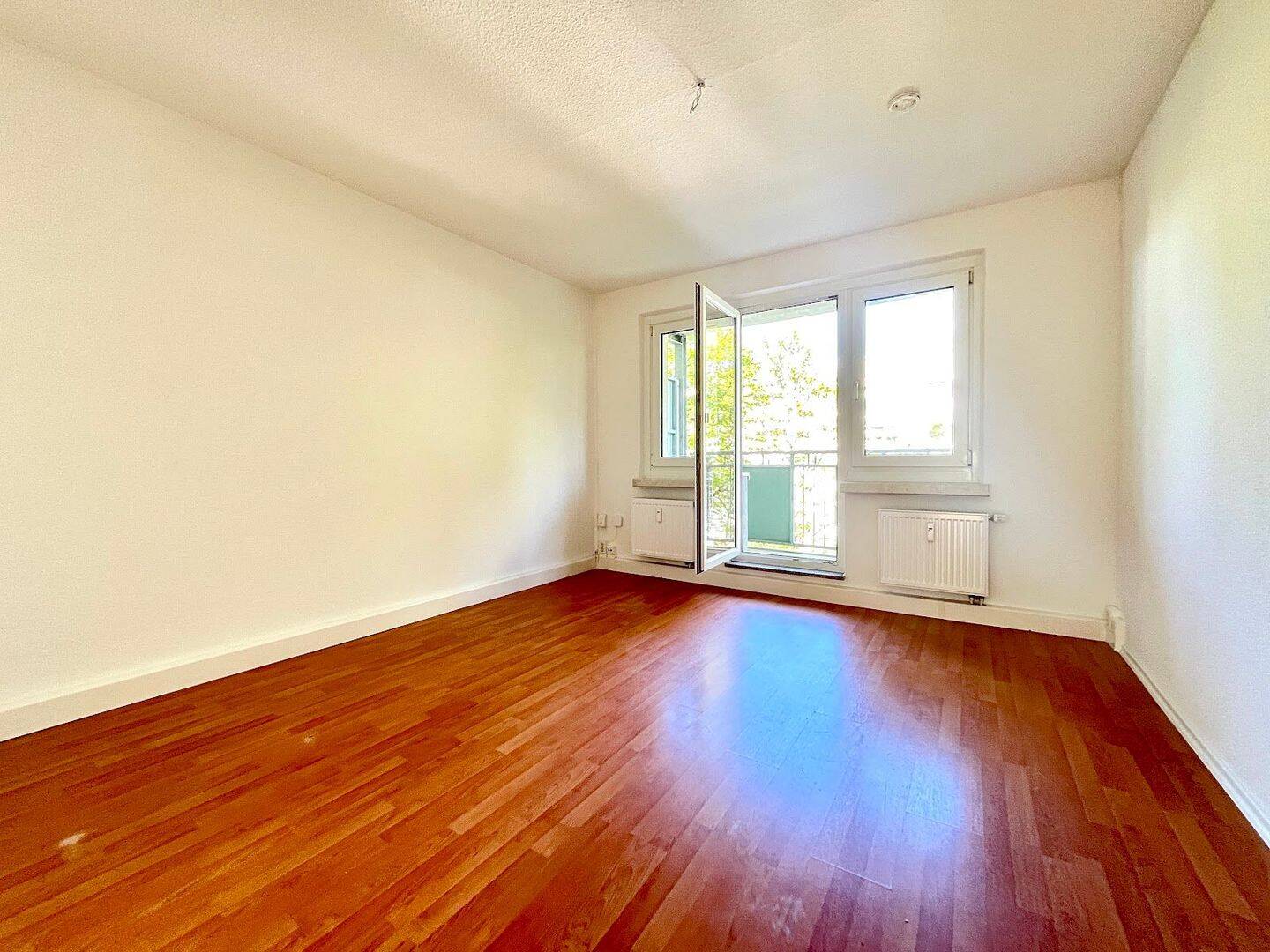 Wohnen am Stadtpark mit Balkon und Einbauküche – Chemnitz – Vorschaubild 4
