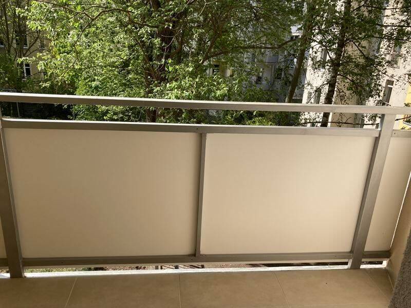 Großzügige 2-Zimmerwohnung mit Laminat, Balkon, Wanne und Einbauküche!