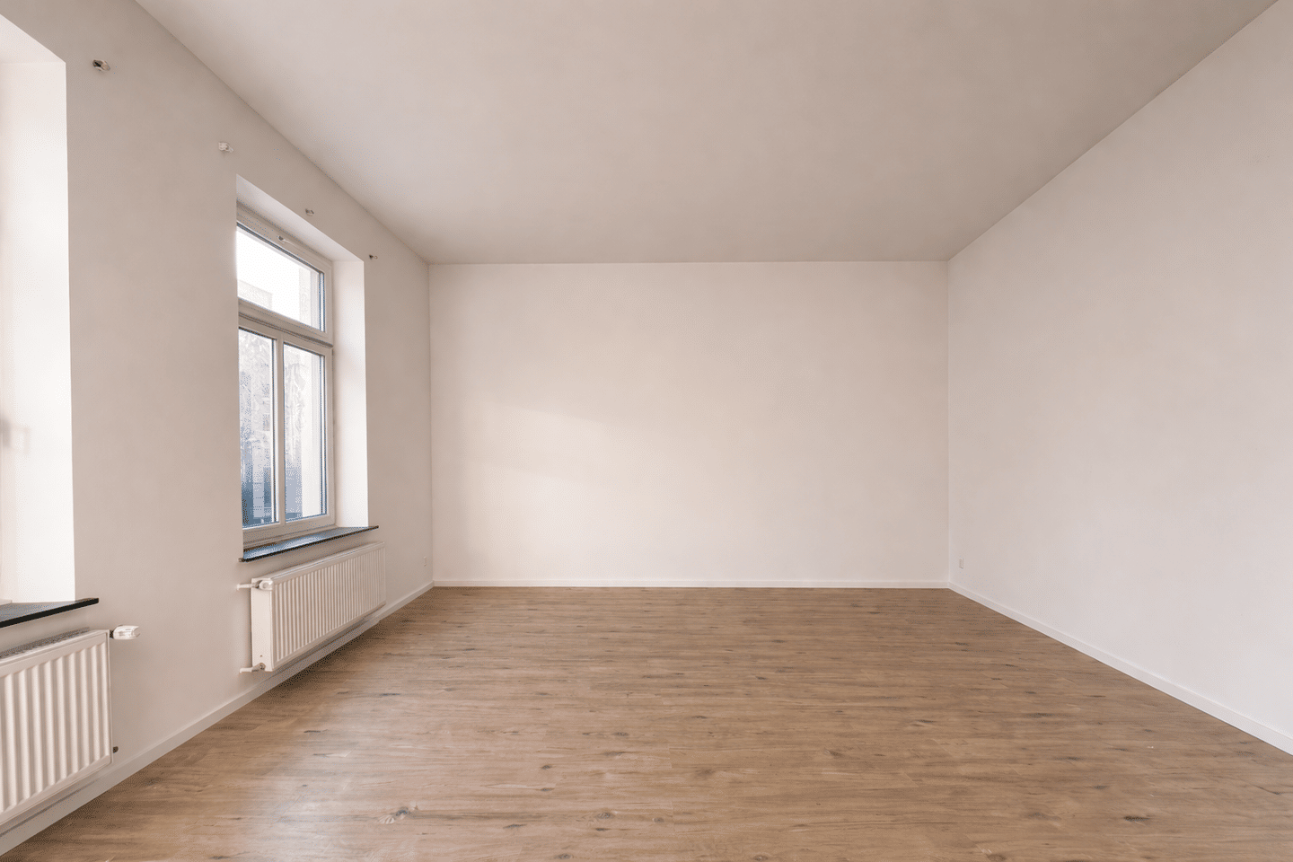 SMART & COSY! Helle 2-Zimmer Wohnung mit modernisiertem Duschbad in gefragter Lage – Düsseldorf – Vorschaubild 2