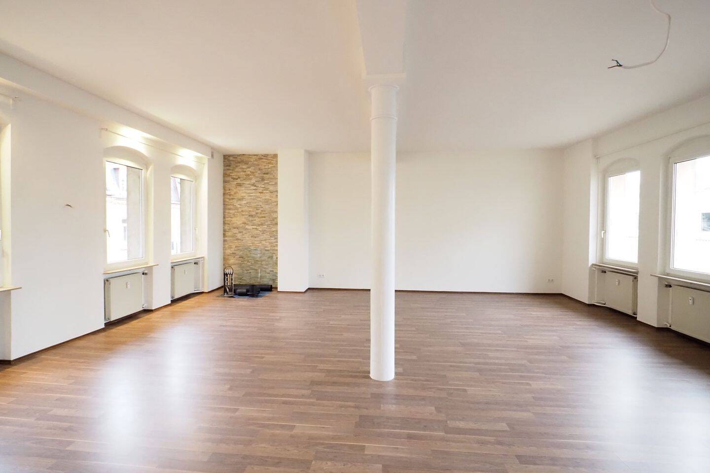 Großzügige, ausgefallene und loftartige 4-Zimmer mit Einbauküche und Balkon in zentrumsnaher Lage in 90429 Nürnberg – Nürnberg – Vorschaubild 5