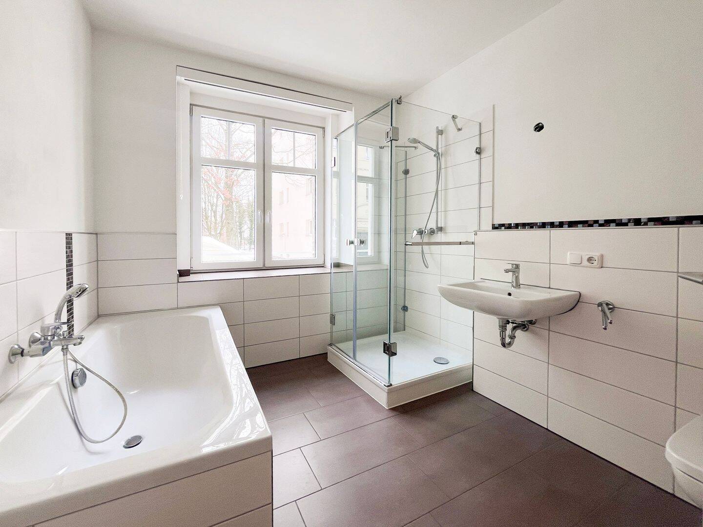 Freie Wohnung! Sanierung 2013, Balkon, Fußbodenheizung, Stellplatz – Leipzig – Vorschaubild 7