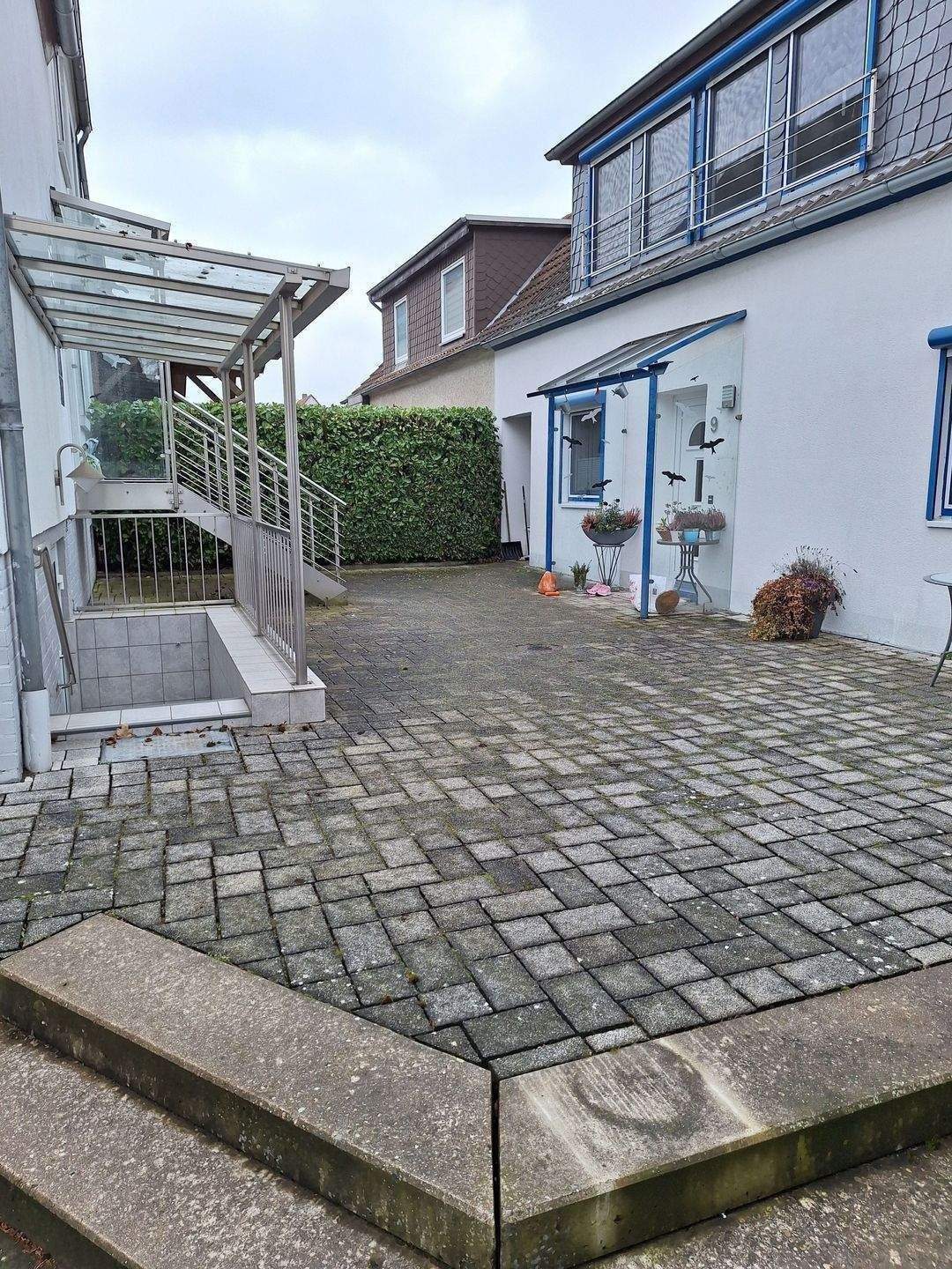 Reserviert! Renditeobjekt! 2 separate Häuser! Ein 1-FH mit 2 Eingängen, Doppelcarport, 4 Einstellplätze, Garten u. eine DHH m.2 Wohnungen u.2Einstellp – Braunschweig – Vorschaubild 7