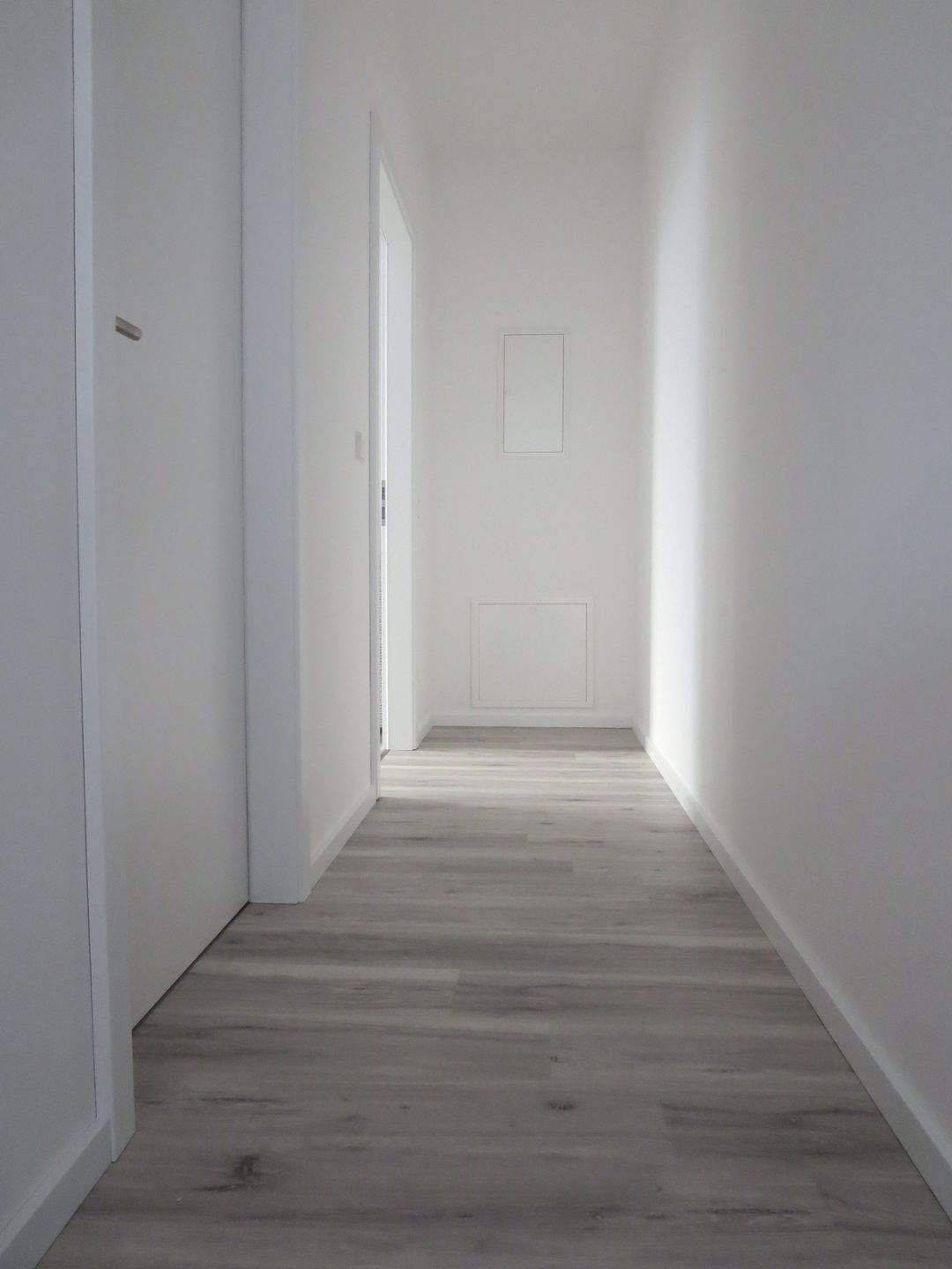 aufwendig kernsanierte 2-Zimmer-Erdgeschoss-Wohnung mit repräsentativer Einbauküche (hochmodernes Bad, Fußbodenheizung, etc.) – Stuttgart – Vorschaubild 6