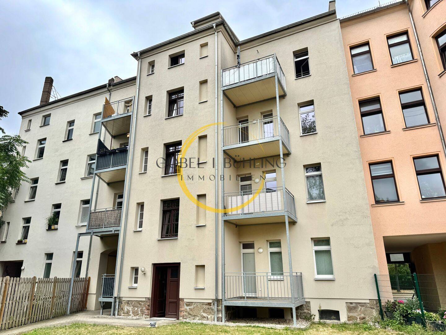 2014 Kernsaniert!-Vermietete 2-Zimmer-Wohnung mit Balkon & Aufzug in top sanierten Mehrfamilienhaus – Leipzig – Vorschaubild 2
