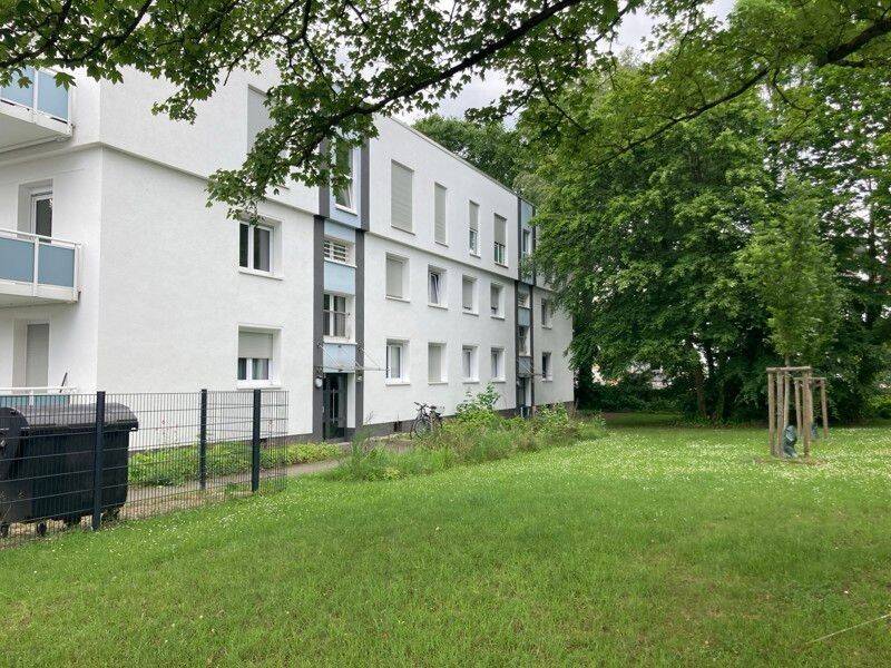Zum Einzug bereit - ansprechend freundliche Wohnung mit Balkon