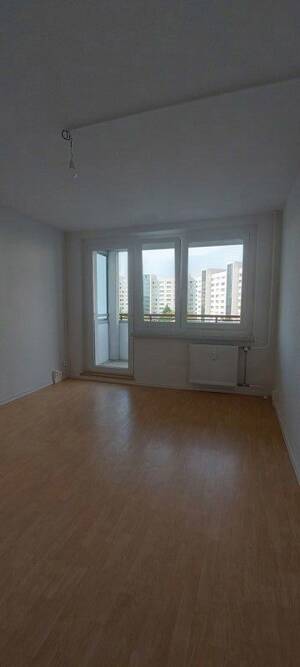 Hier lässt es sich aushalten: praktische 2-Zimmer-Wohnung – 1239 Dresden – Vorschaubild 2