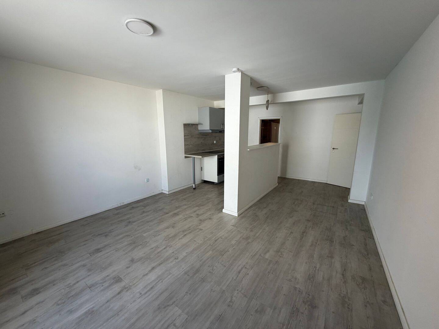 +++SOFORT BEZUGSFREIE 2 -ZIMMER-WOHNUNG+++