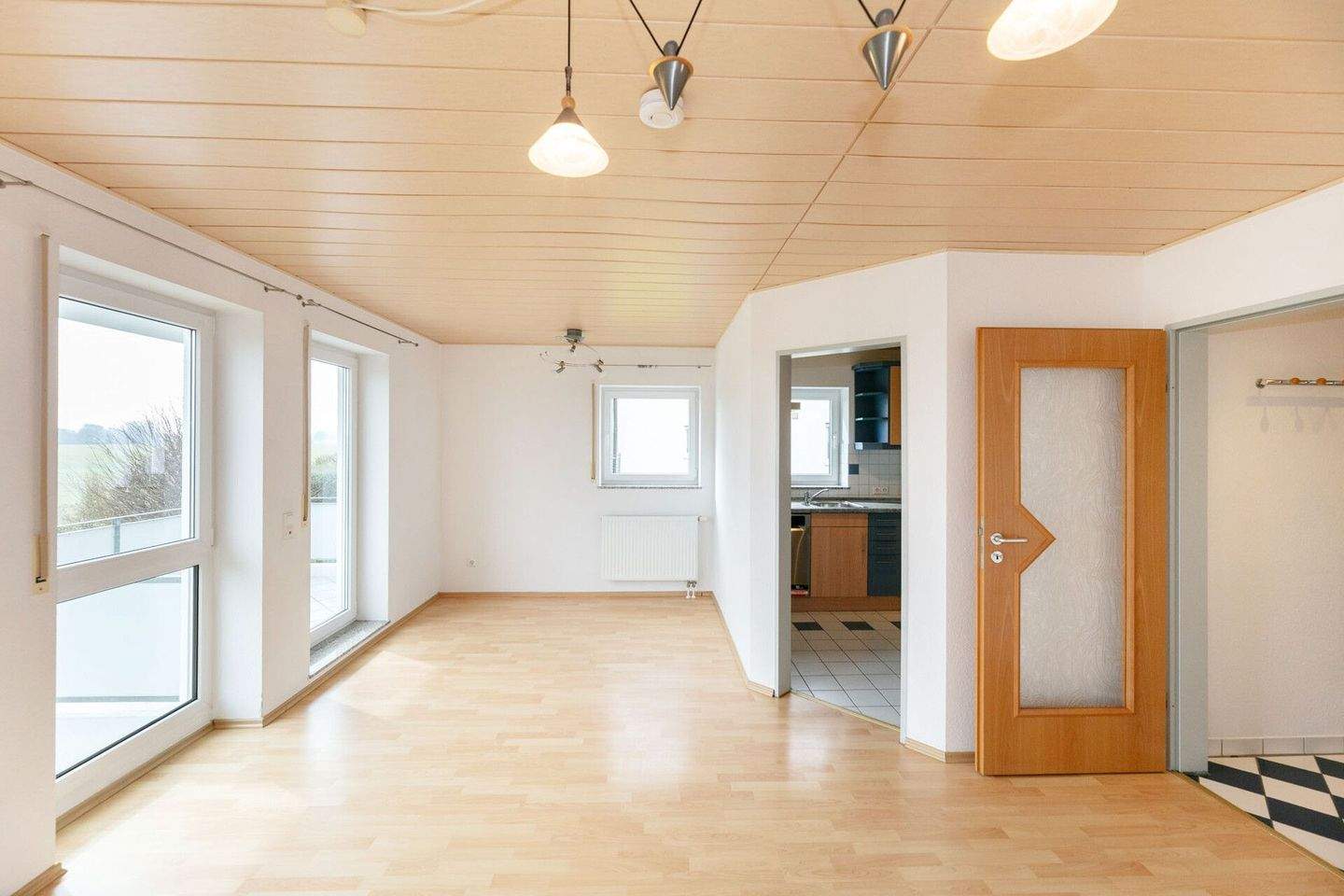 Helle 3-Zimmer-Wohnung im Erdgeschoss mit Balkon und direktem Gartenzugang – Neu-Ulm – Vorschaubild 7