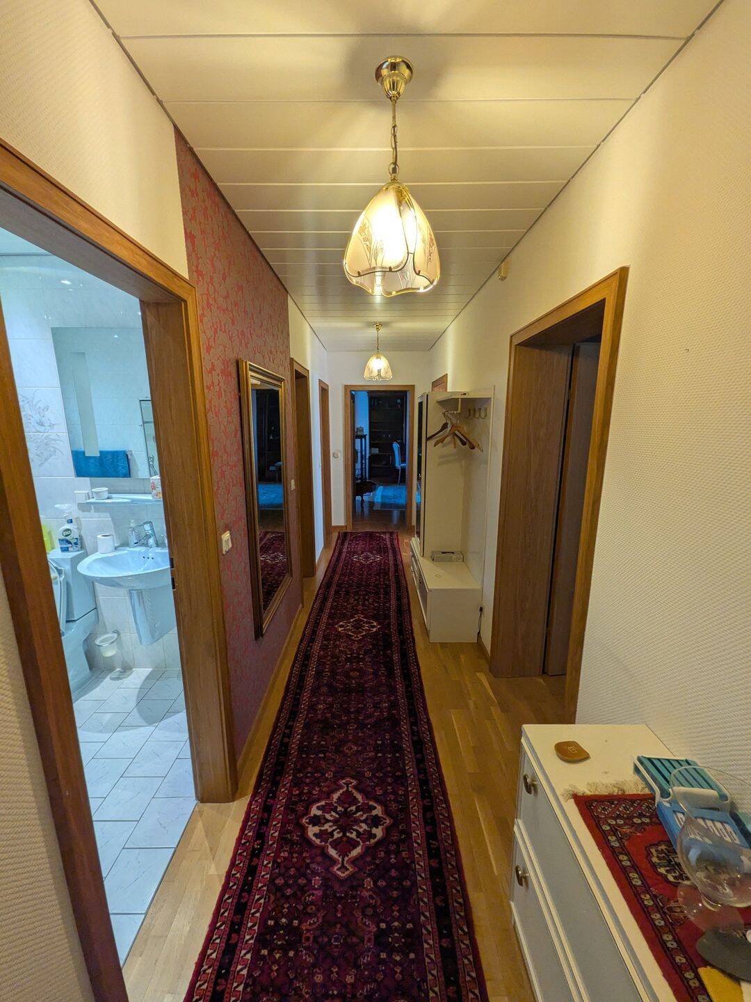 Ruhige, gut geschnittene Balkonwohnung mit Einbauküche und Waldblick