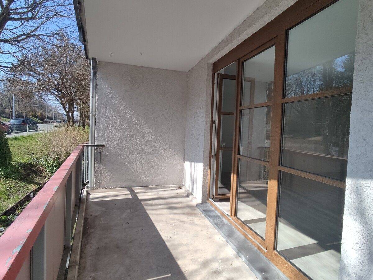 Schöne, renovierte 4-Zimmer-Wohnung mit Balkon! – Plauen – Vorschaubild 3