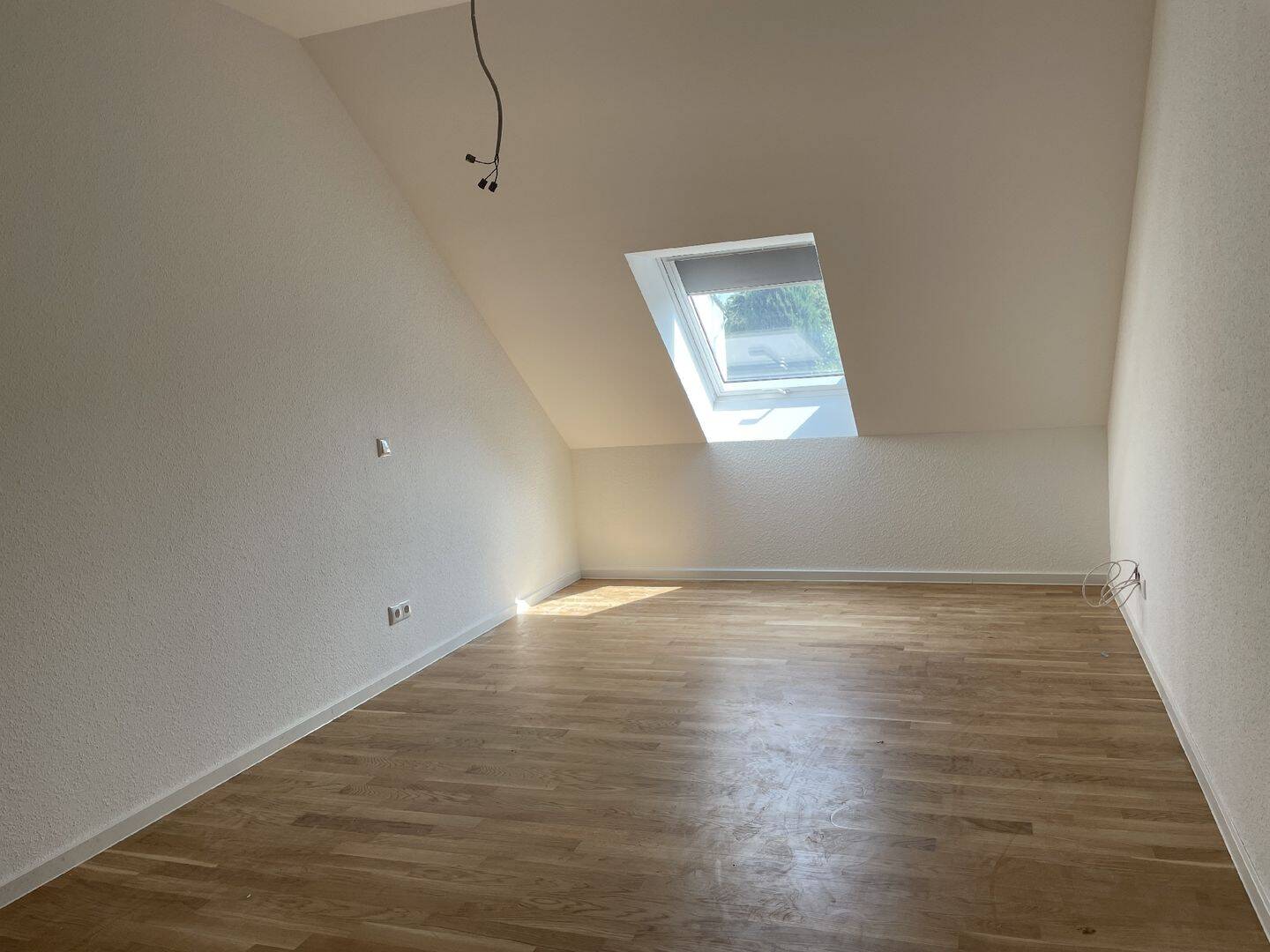 moderne Dachgeschosswohnung mit guter Anbindung nach Köln – Leverkusen – Vorschaubild 5