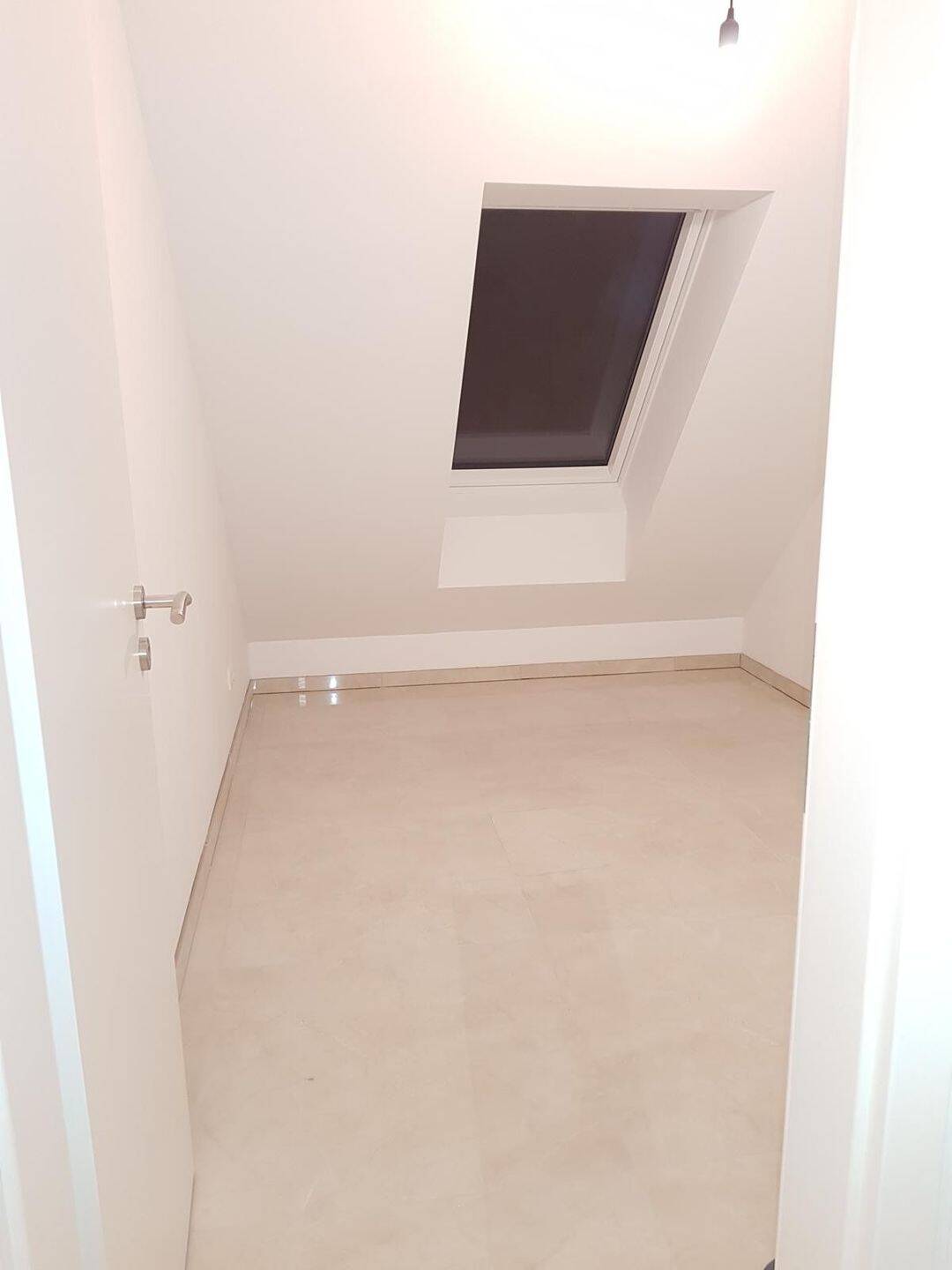3 Zimmer Dach Wohnung zu vermieten in Oberschleißheim – Oberschleißheim – Vorschaubild 4