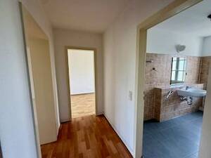 SOMMERAKTION* LEERE VIER ZIMMER WOHNUNG IM DACHGESCHOSS OHNE BALKON! – An der Steinkaul 18, 47259 Duisburg-Süd – Vorschaubild 3