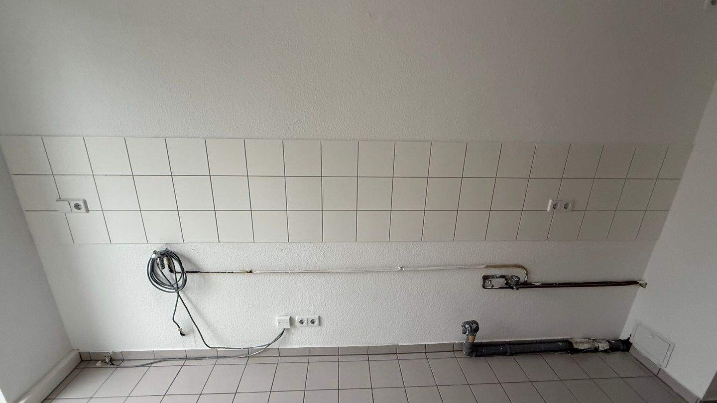 Modernes Laminat / 2. OG / sonniger Balkon - Bad mit Dusche + Fenster ! – Chemnitz – Vorschaubild 9