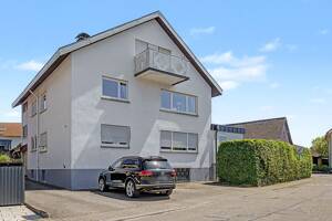 Einziehen und wohlfühlen - renovierte 4-Zimmer-Wohnung mit großem Balkon, EBK und Stellplatz – 76547 Sinzheim – Vorschaubild 2