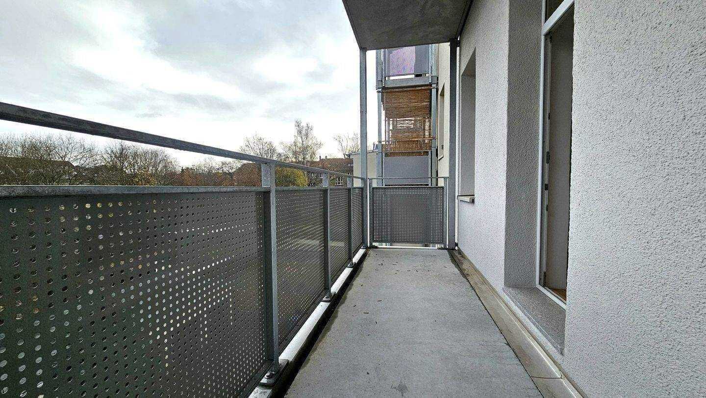 Großzügige 2-Raumwohnung mit großem Balkon – Chemnitz – Vorschaubild 2