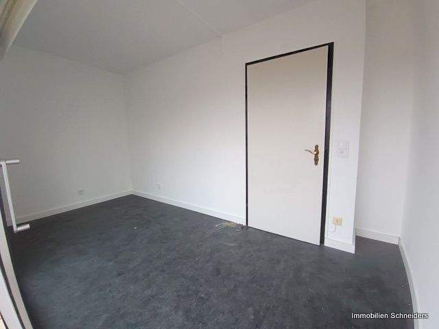 Krefeld-City, Ostwall 71 - 2 Zimmer-Wohnung im 5.OG mit 2 Balkonen und Aufzug für max. 2 Personen zum zeitnahen Einzug !! – Krefeld – Vorschaubild 9