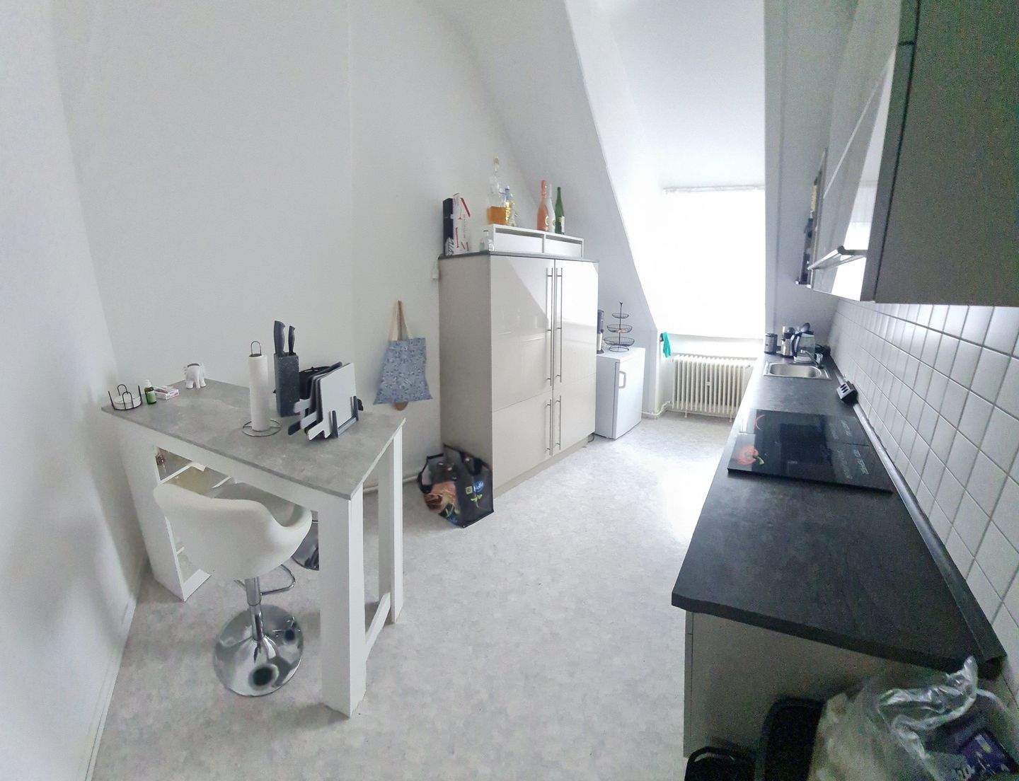 ***Ruhige, gut gelegene Dachgeschosswohnung mit neuwertiger Einbauküche im Herzen von Sonnenberg! *** – Wiesbaden – Vorschaubild 4