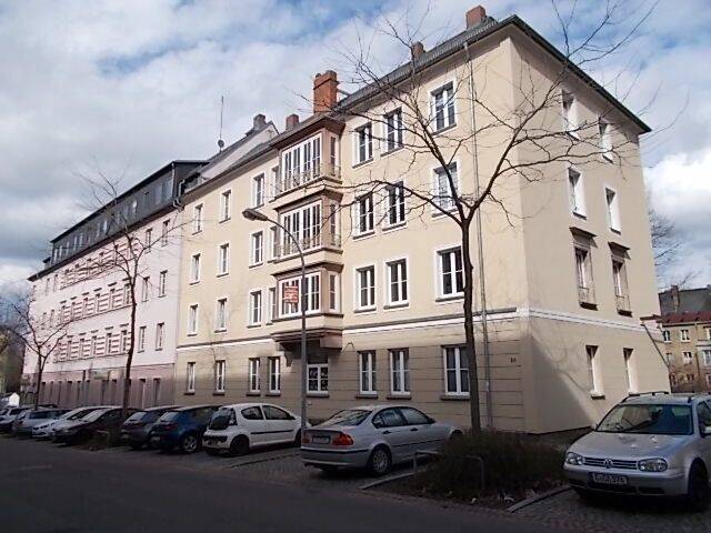 Großzügige 2-Zimmer mit Laminat und Wannenbad in guter Lage