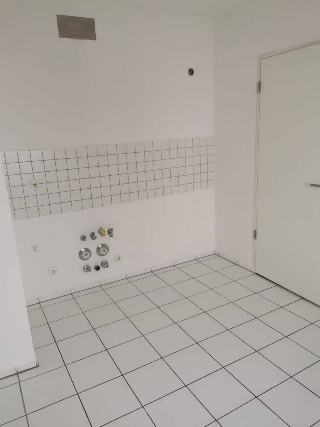 Frisch renoviert! Wohnen im Zentrum von Leipzig - Großzügige Single-Wohnung im DG mit Aufzug! – Leipzig – Vorschaubild 9