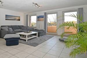Urbane 2 Zimmer Wohnung mit Balkon und Tiefgaragenstellplatz in Hamburg Wandsbek- vermietet! – 22045 Hamburg – Vorschaubild 2