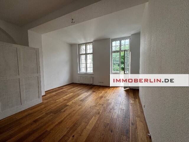 IMMOBERLIN.DE - Charmante Altbauwohnung mit Loggia & Pkw-Stellplatz in idyllischer Lage – Berlin – Vorschaubild 4
