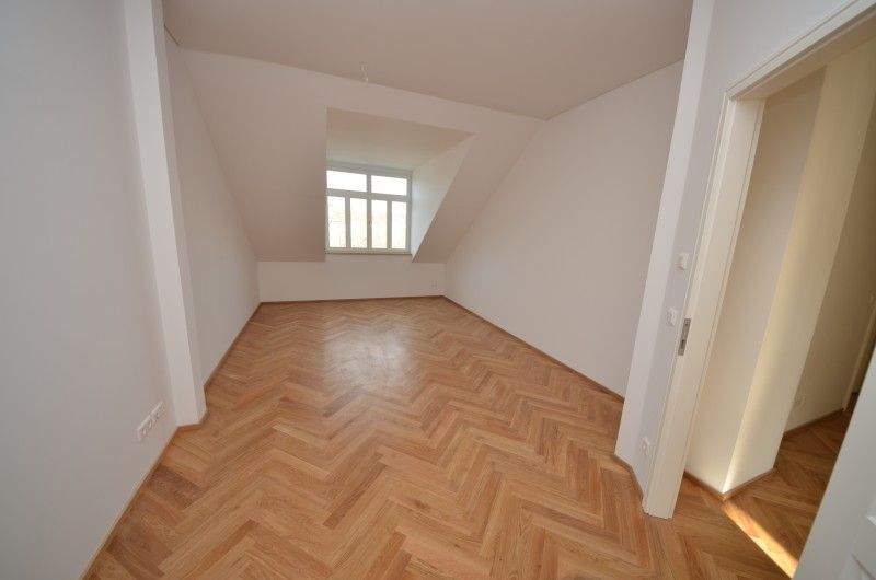 Sanierter denkmalgeschützter Altbau mit BALKON/PARKETT/FuboHeizung – Chemnitz – Vorschaubild 8
