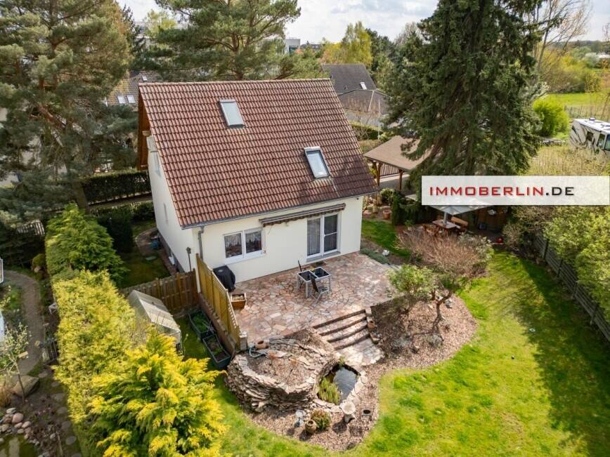 IMMOBERLIN.DE - Adrettes Einfamilienhaus mit Gartenidylle in familiärer Lage – Berlin – Bild 1 von 9
