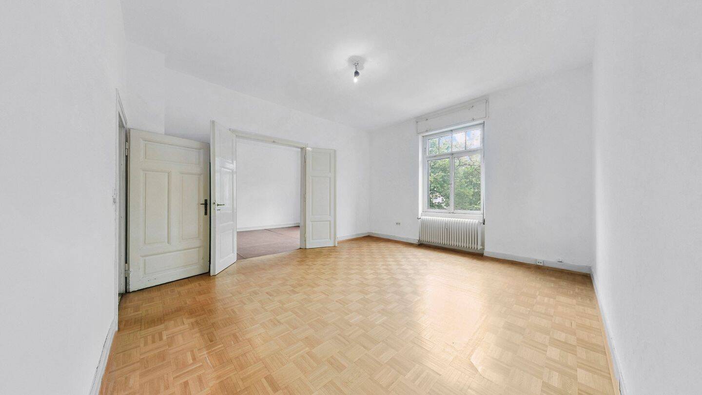 Altbaucharme mit Charakter: Großzügige 4-Zimmer-Wohnung