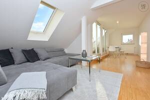 Modern möblierte Wohnung mit Loggia in Stuttgart Degerloch