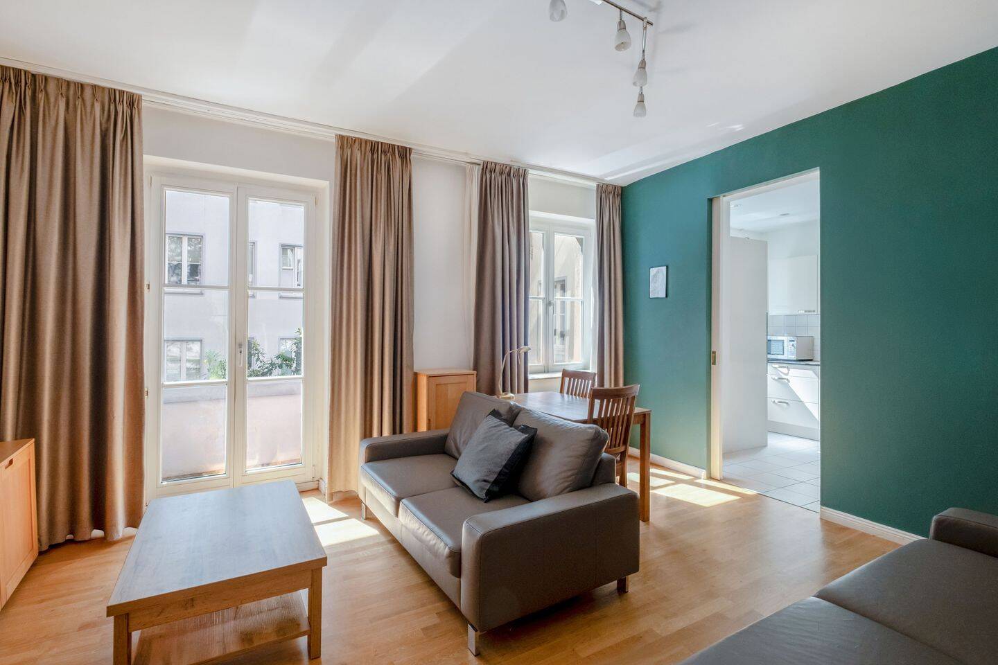 Vier-Zimmer Familienwohnung mit Südbalkon im ruhigen Travekiez