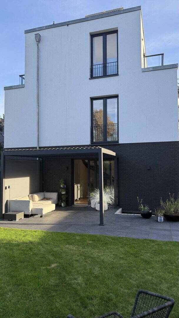 Modernes Endhaus am Brabandkanal mit großem Garten, Dachterrasse und Wellnessbereich – Hamburg – Vorschaubild 2
