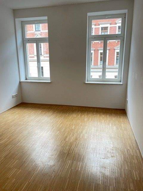 HOCHWERTIGE ALTBAUWOHNUNG MIT PARKETT, BALKON, Gartenanteil, FUßBODENHEIZUNG, LIFT SOWIE PKW-SP – Chemnitz – Vorschaubild 3