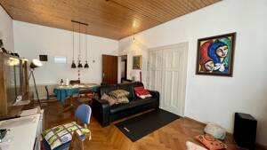 Großzügige Altbauwohnung mit Charakter - 4 Zimmer im gepflegten Mehrfamilienhaus