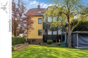 Bi-Schildesche - Nähe Johannesstift: Gepflegtes Mehrfamilienhaus mit 3 Wohneinheiten, Garten & Garage