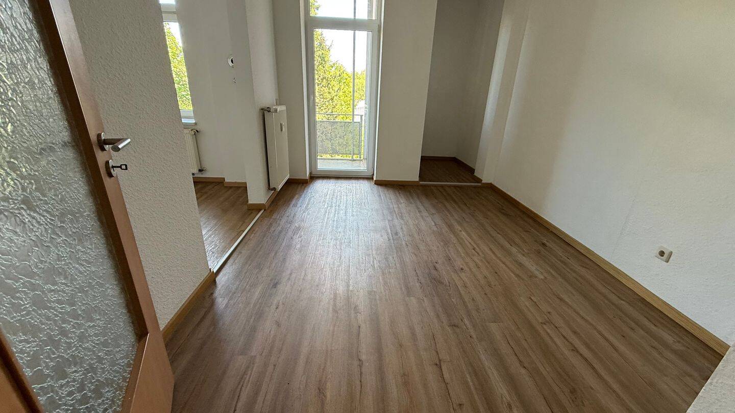2. OG / Laminat / Wanne+Dusche+Fenster / zwei Balkon u.v.m. – Chemnitz – Vorschaubild 9