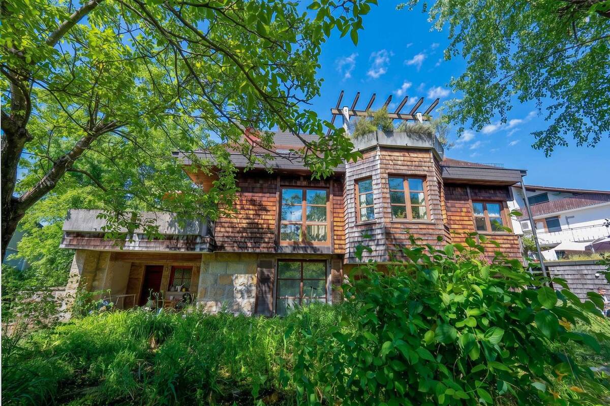Platz für die ganze Familie: charaktervolles Wohnhaus mit drei Wohnungen – 97084 Würzburg – Bild 1 von 9