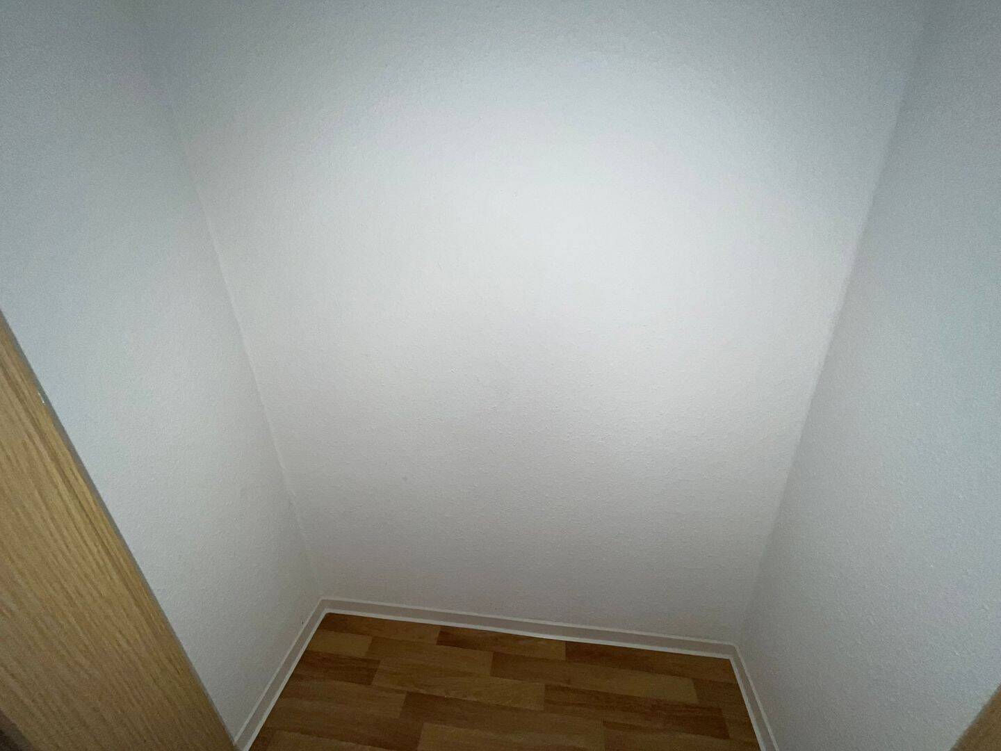 Direktes wohnen am Schlossteich! 3 Zimmer Wohnung inkl. EBK – Chemnitz – Vorschaubild 8